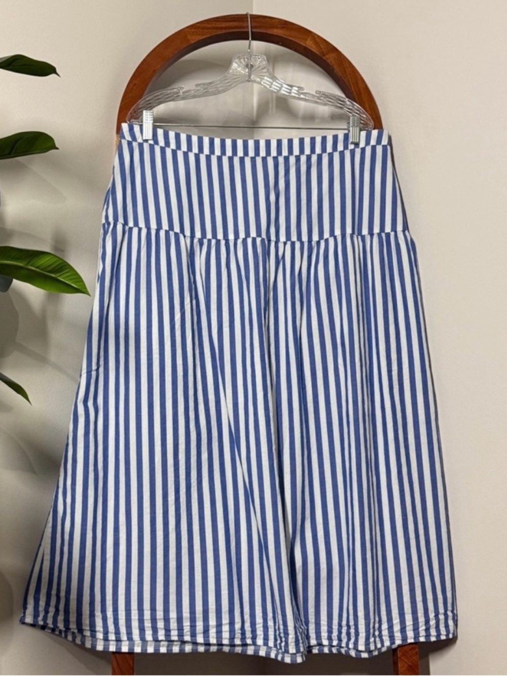 Old Navy XL Blue White Striped Modern Hourglass Striped Midi Skirt